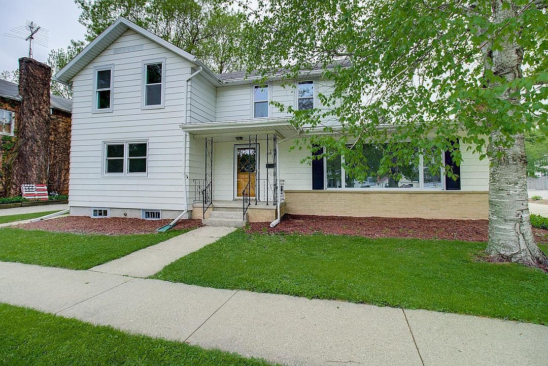 116 S Broad St, Elkhorn, WI 53121 Zillow