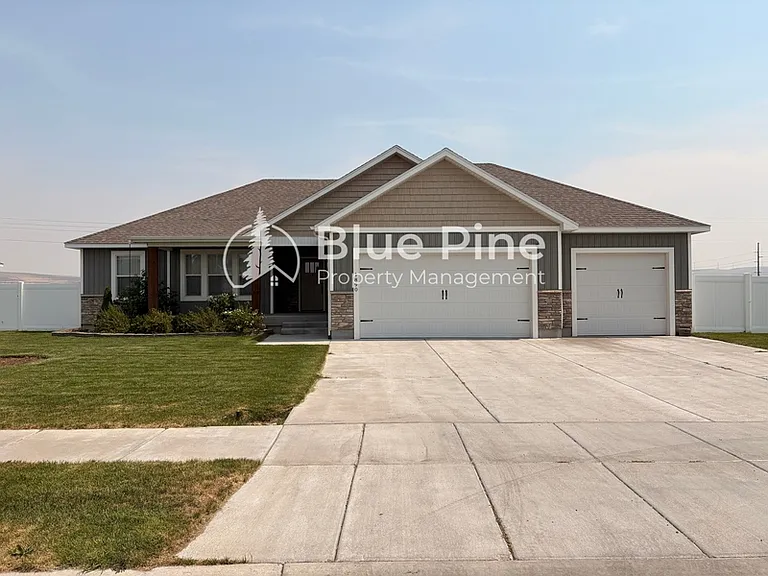 1890 Mesa Canyon Dr — Photo 1