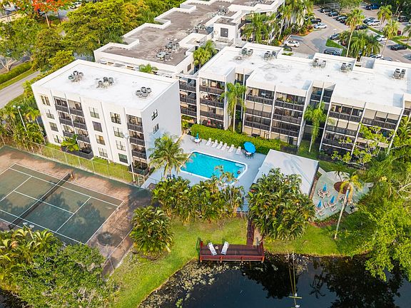 5th image of 1021 Mockingbird Lane #211