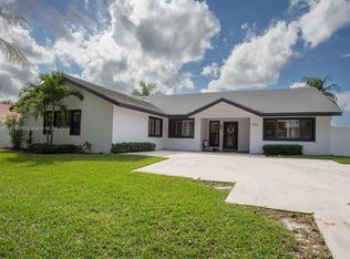 5721 Hawkes Bluff Ave, Davie, FL 33331