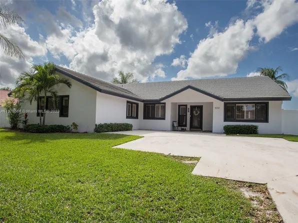 5721 Hawkes Bluff Ave, Davie, FL 33331