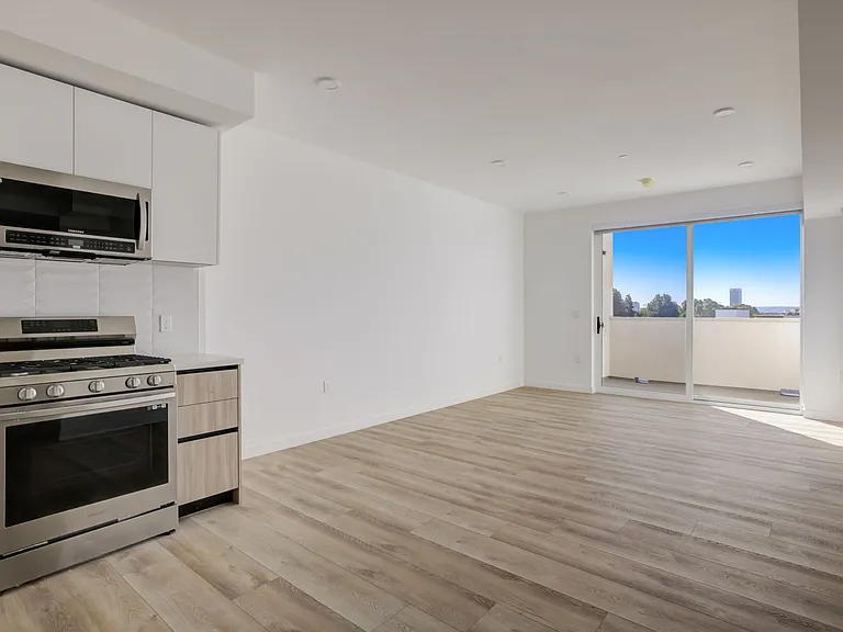 Fairfax Apartments — Photo 72