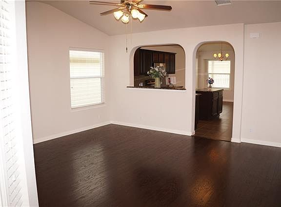 4th image of 929 Heritage Springs Trl