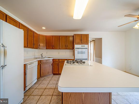 3rd image of 4752 Pearson Dr