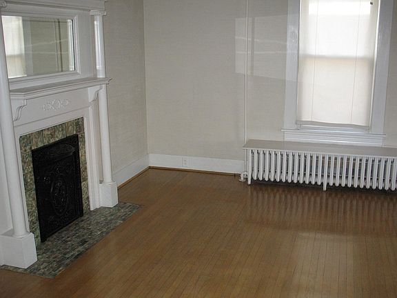 3rd image of 406 Albemarle Ave SW APT A
