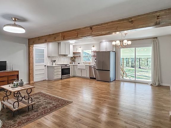 2nd image of 20 Tunstill Loop Rd