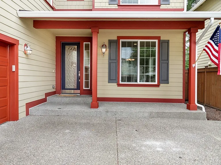 4315 Freemont St NE — Photo 3