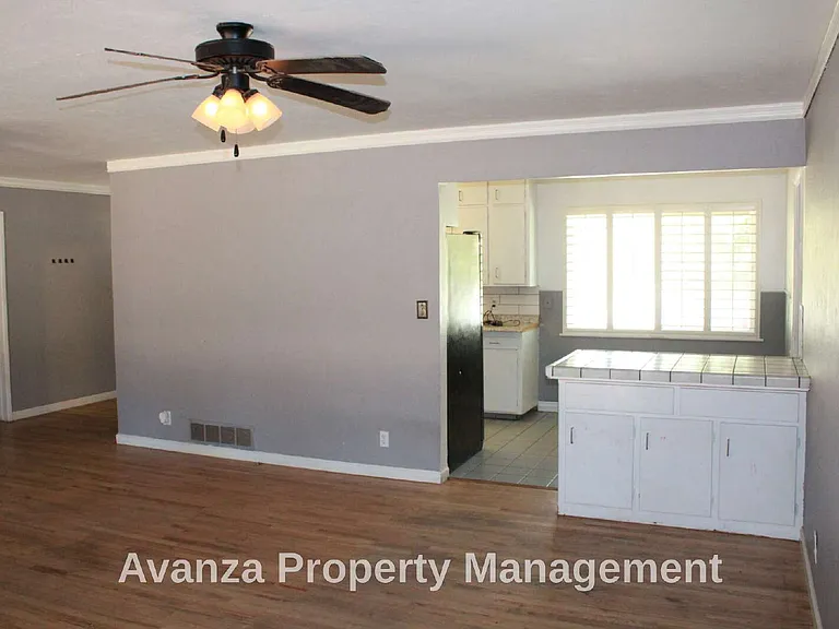5677 N Millbrook Ave — Photo 9