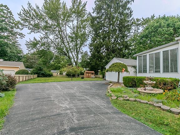 3rd image of 38247 Ridge Rd