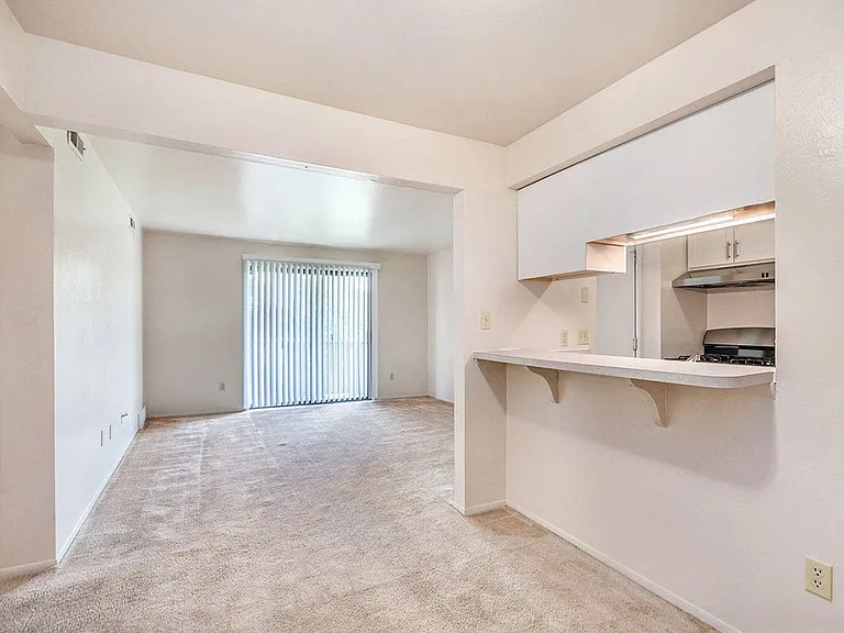 West Wind Apartments — Photo 17