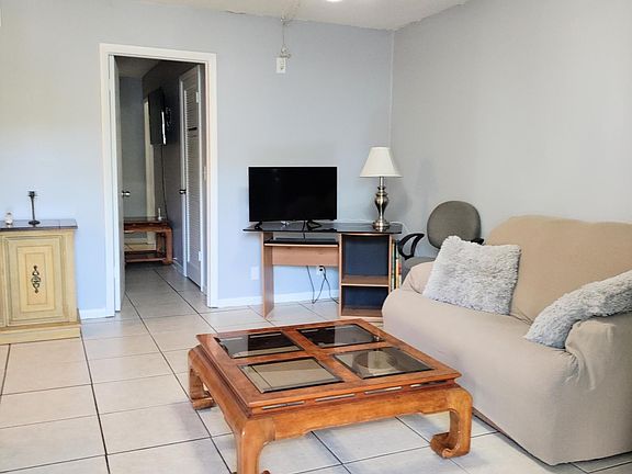 Spacious living area
Freshly painted