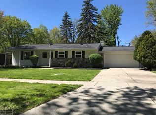 29923 Chelmsford Rd, Southfield, MI 48076