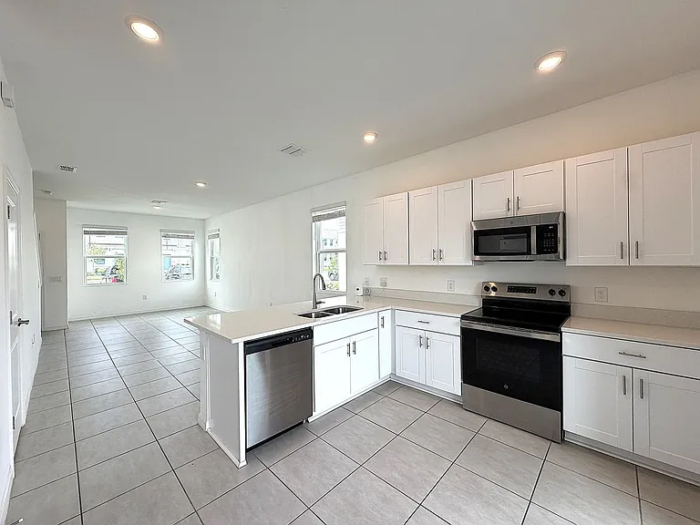 3187 Skyline Loop — Photo 4