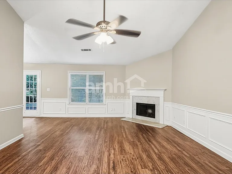451 Bellingham Dr — Photo 8