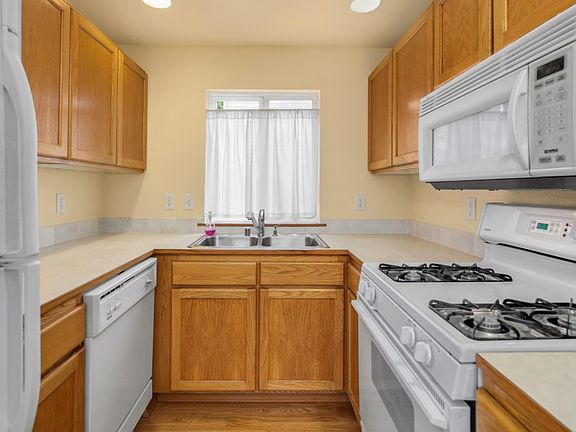 5th image of 11519A 28th Ave NE