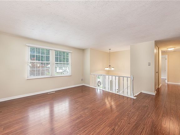 5th image of 1933 Strawbridge Dr