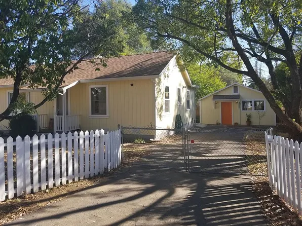 1432 Live Oak Ln, Auburn, CA 95603