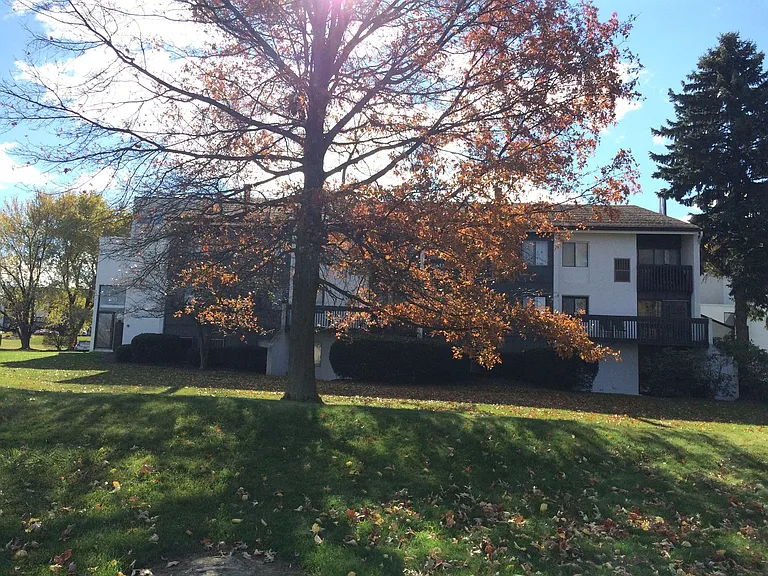 800 Stratford Dr #23 — Photo 2