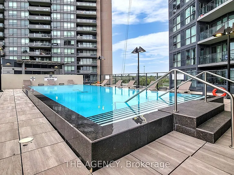 10 Park Lawn Rd #LPH09 — Photo 27