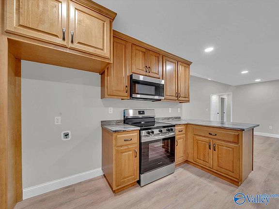4th image of 1023 County Road 411 Grv