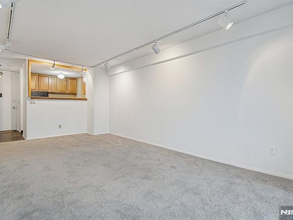 4th image of 555 North Ave APT 19W