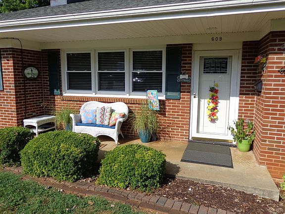 5th image of 609 Hayes Dr