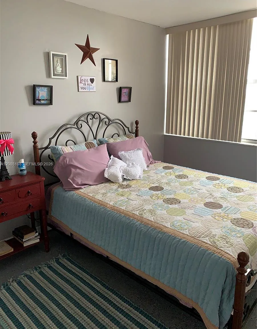 Crestview Towers Condo — Photo 1