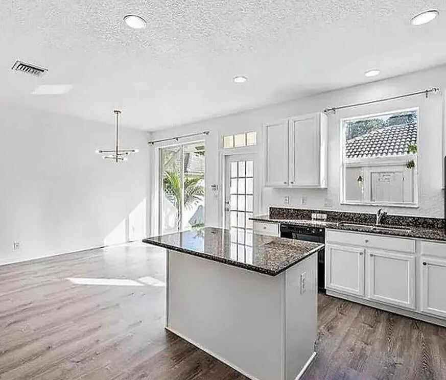 3 bed, 2.5 bath, 1728 sqft, $3,450 — Photo 4