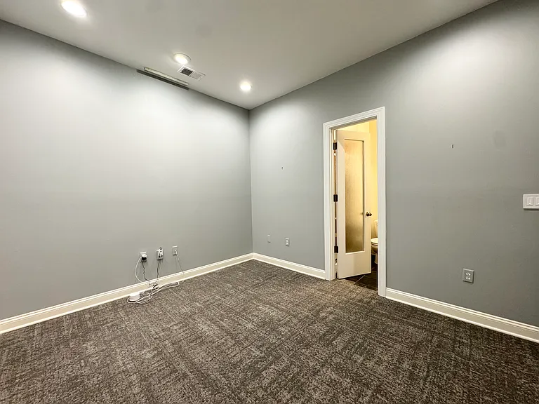 2929A McGee Trafficway #200A — Photo 23