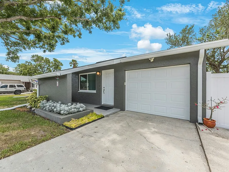 8214 Denise Dr — Photo 1