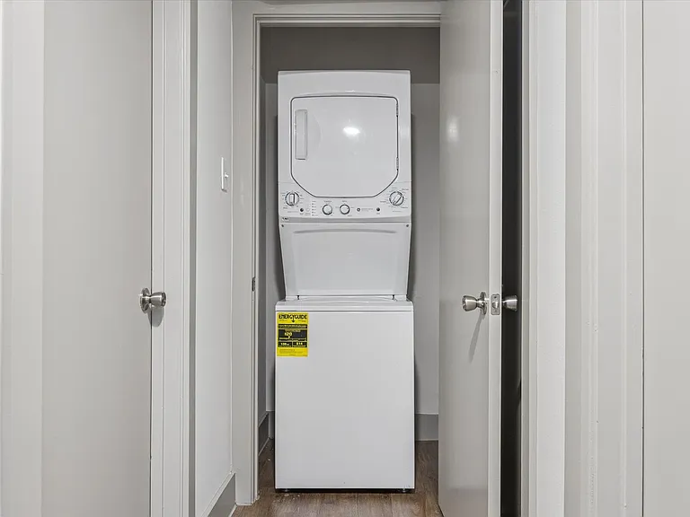 4300 Rosslyn — Photo 45