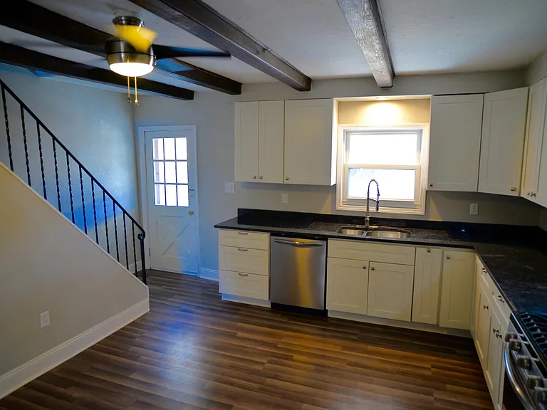 467 Taylor St — Photo 5