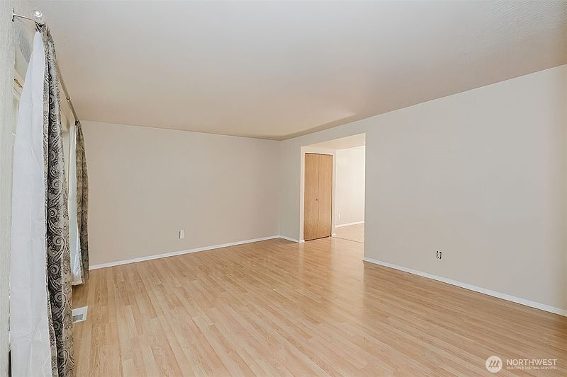 5th image of 776 SW Littletree Circle