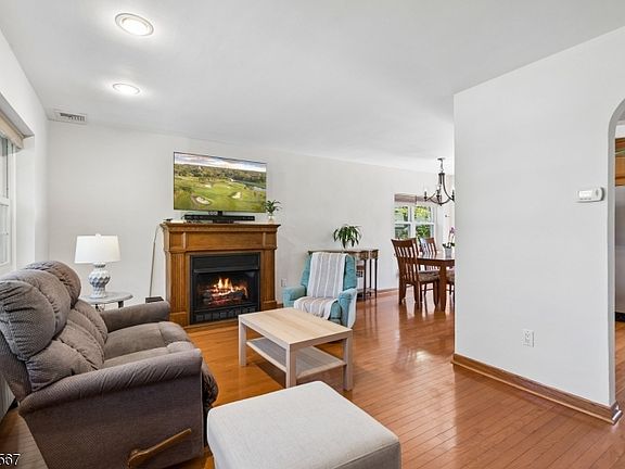 2nd image of 451 Pine Ave