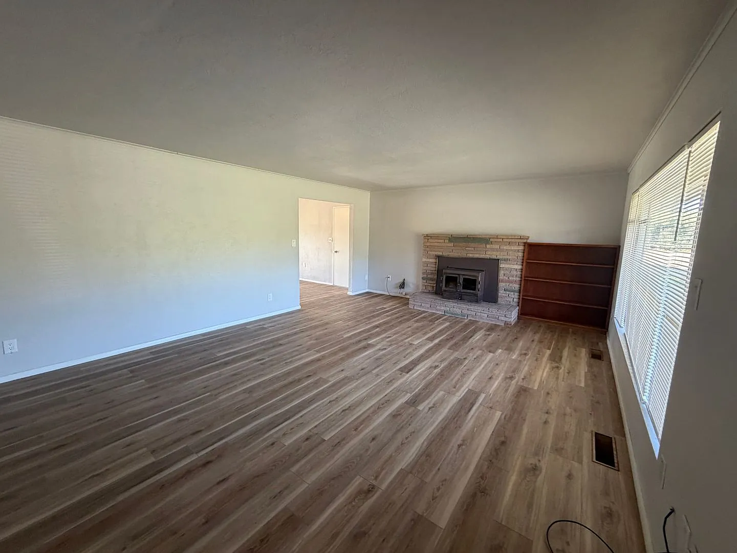 2 bed w/large bonus room/2 ba house in country - N. Yuba City — Photo 3