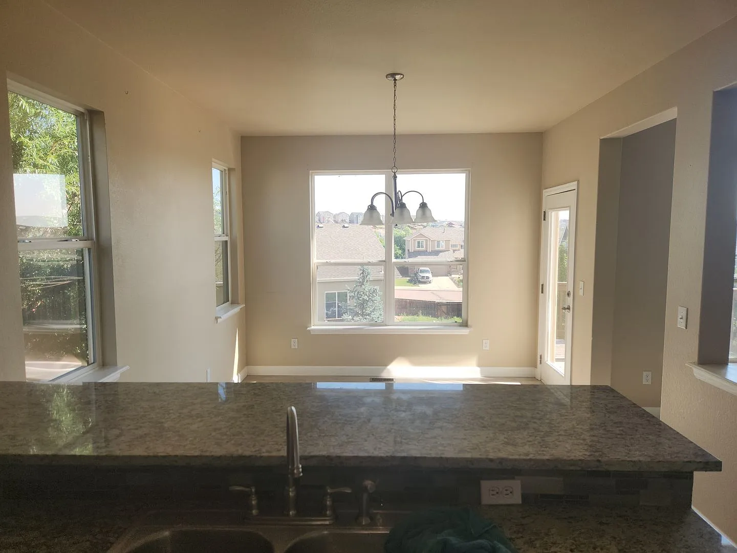 Fantastic, updated- 4 bedroom near base! — Photo 4