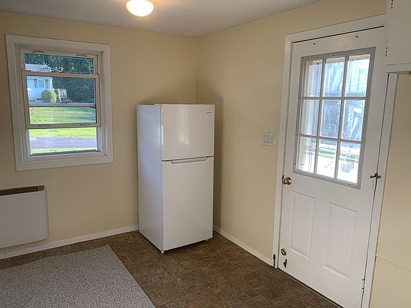 3rd image of 5 Poplar Ln APT C