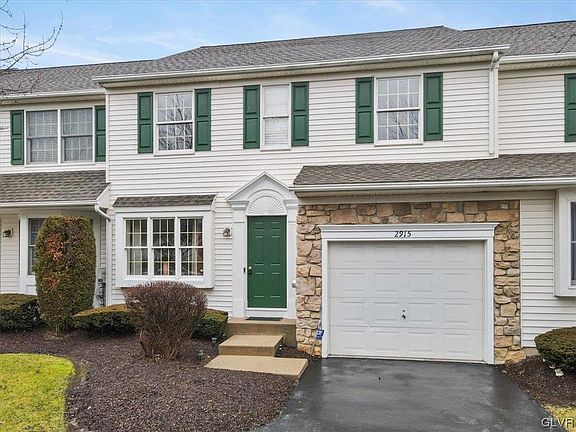 3rd image of 2915 Larkspur Ln