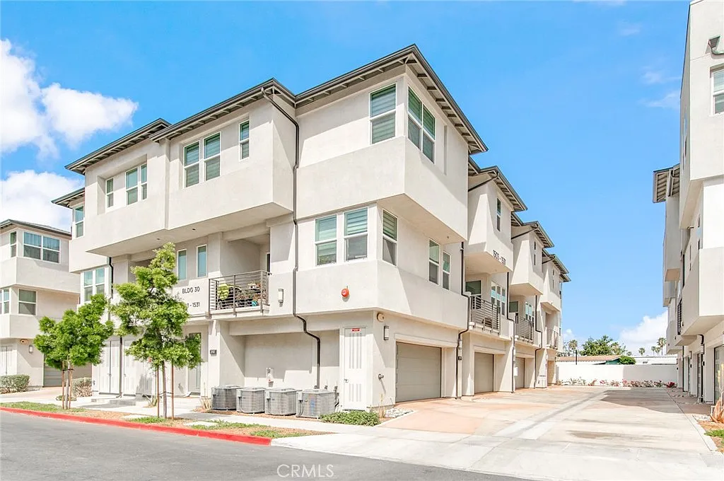 1515 W Bushell St photo 1