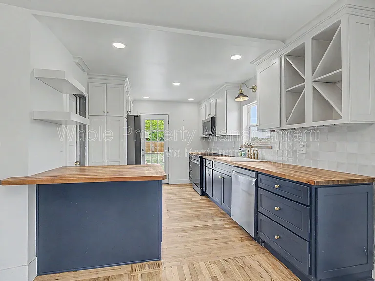 110 S Quitman St — Photo 5