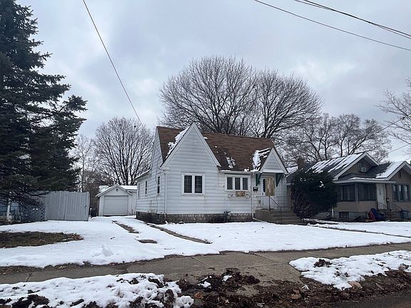 3rd image of 1523 Evergreen St