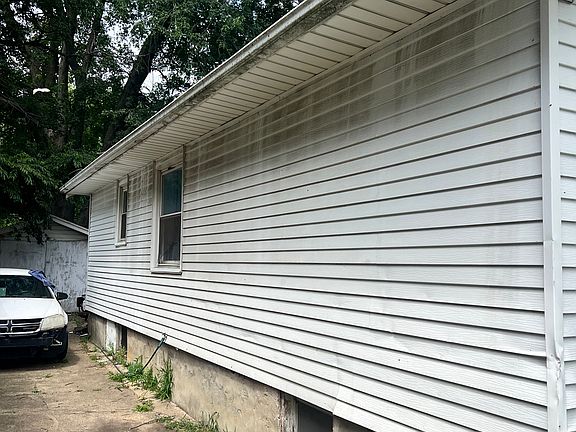 4th image of 2055 N Church St