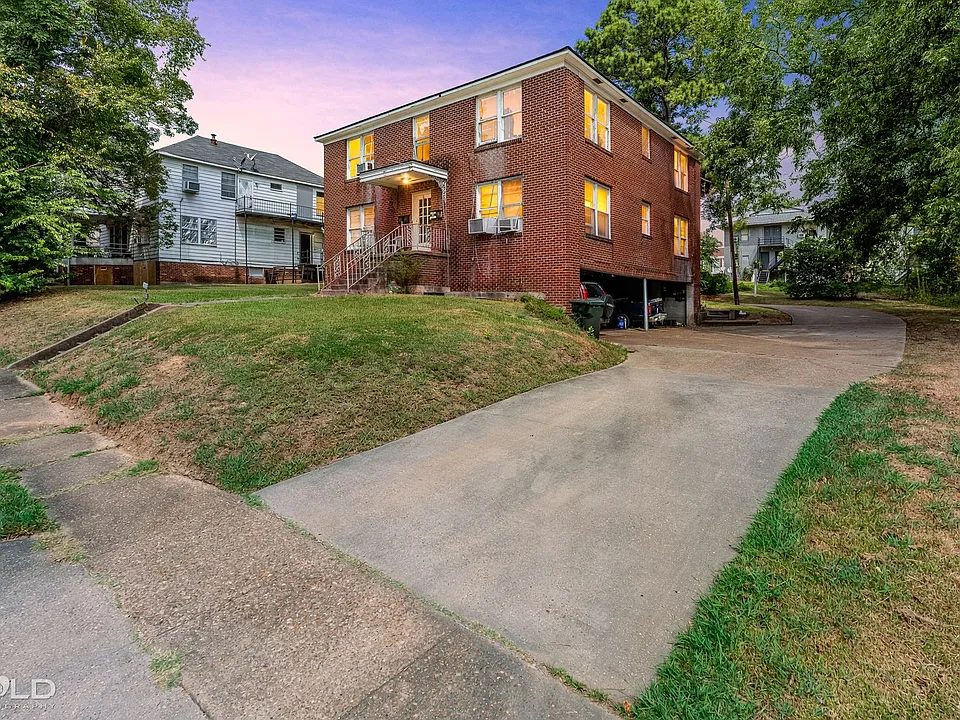 256 E Wyandotte St