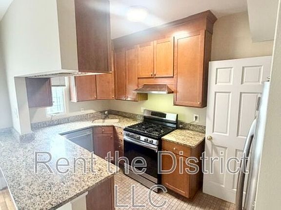 5th image of 1114 Abbey Pl NE