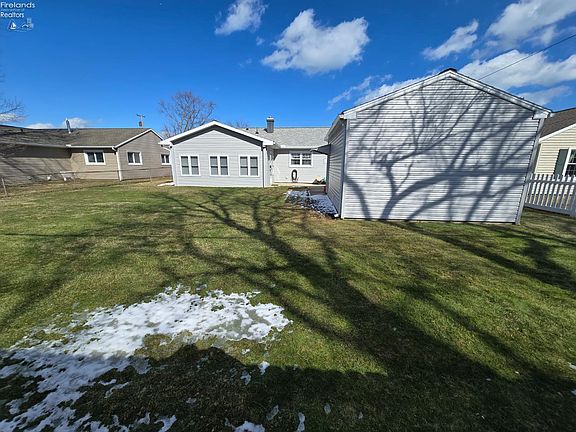 2nd image of 2802 N Bayview Ln