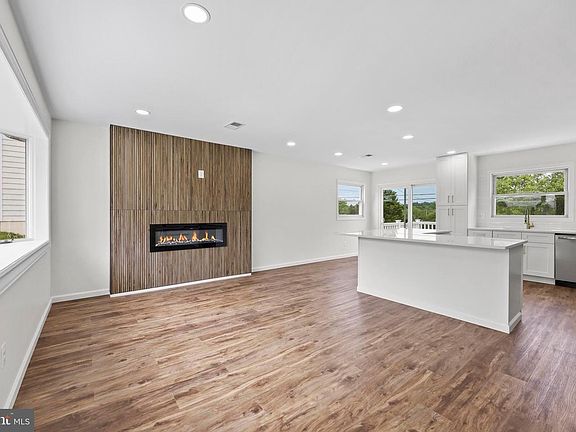 3rd image of 5815 Heron Dr