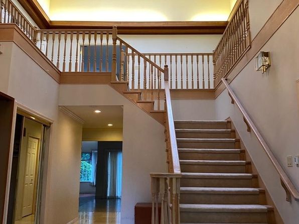2450 W 34th Ave, Vancouver, BC V6M 1G7