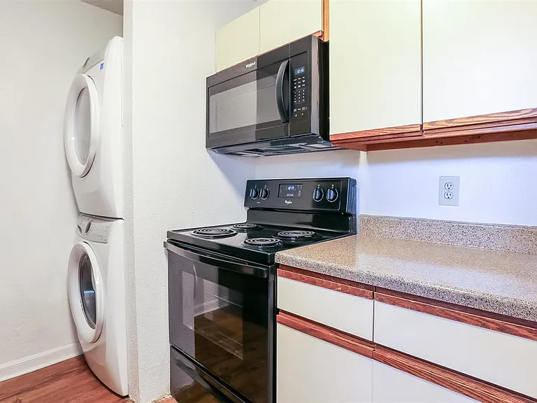 912 W 22nd St #106 — Photo 4