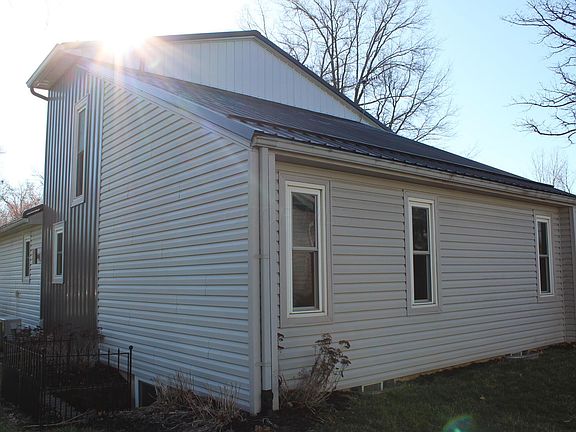 5th image of 110 Aster Ct SW