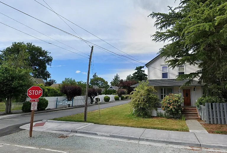 401 State St #401 — Photo 2